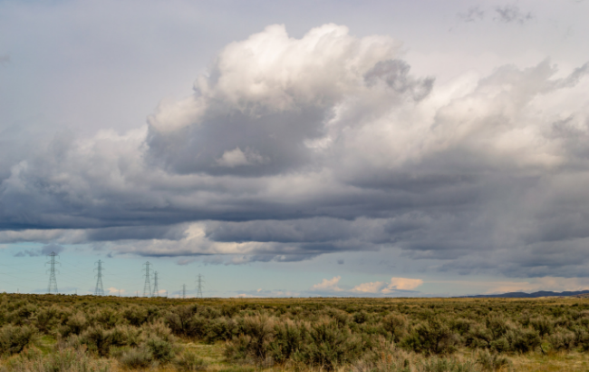 Циклон "зачепить" Україну: синоптики розповіли про грози 26 серпня